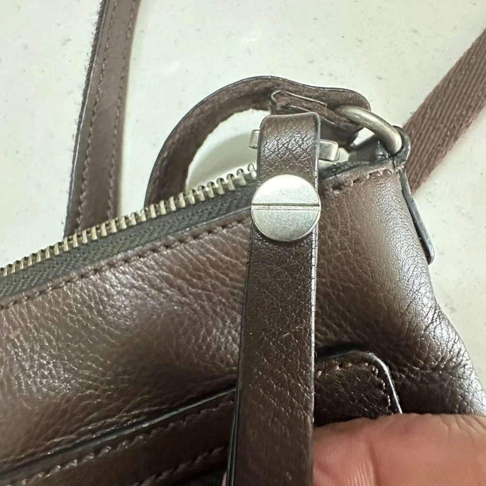 Fossil Brown Leather Crossbody Bag With Front Zip Pocket & Adjustable Strap - Picture 9 of 12
